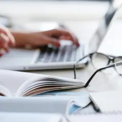 Jak uzyskać kontrakt z NFZ na rehabilitację? Praktyczny przewodnik