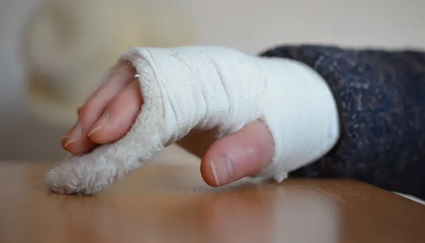Rehabilitacja po złamaniu ręki: Ile trwa i jak przyspieszyć powrót?