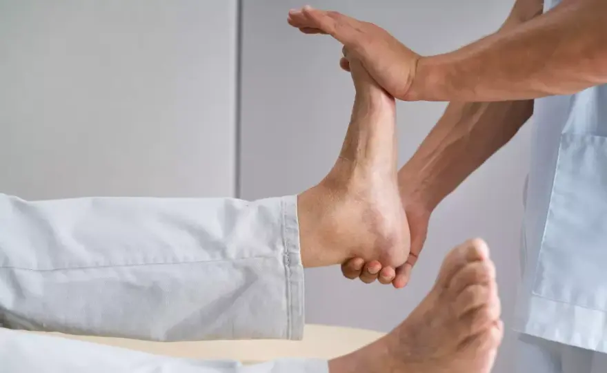 Ćwiczenia na opadającą stopę - co naprawdę działa?