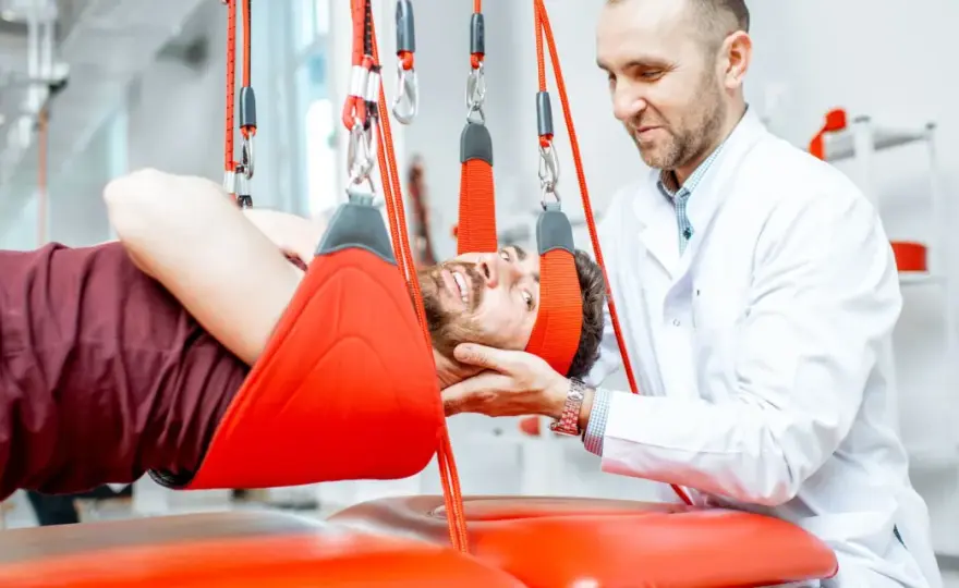 Fizjoterapia kręgosłupa - kiedy pomaga i co naprawdę działa?