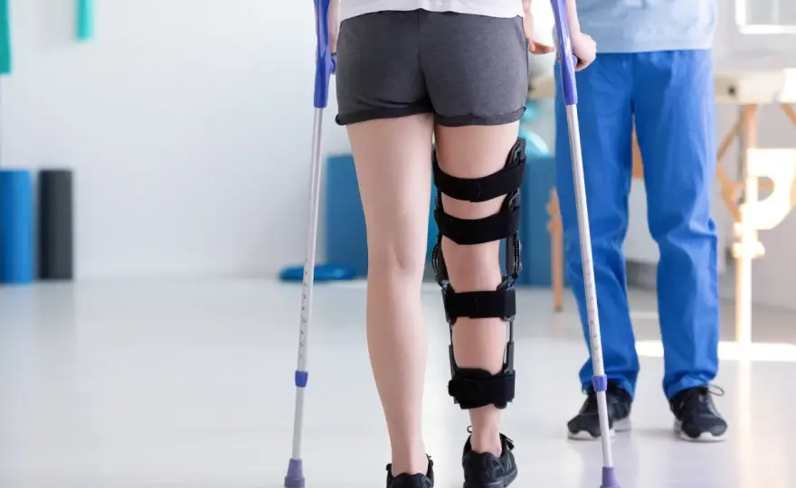 Rehabilitacja po gwoździu gamma - jak bezpiecznie wrócić do chodu