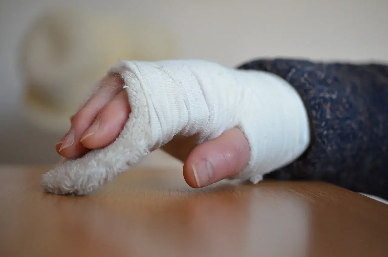 Rehabilitacja po złamaniu ręki: Ile trwa i jak przyspieszyć powrót?