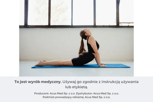 Koci grzbiet na macie rozciąga kręgosłup, pomagając w łagodzeniu napięcia.